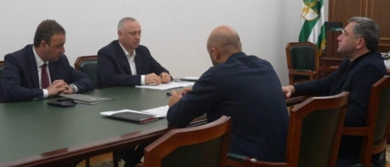 Демир Гамисония доложил Президенту о ходе восстановительных работ в восточных районах