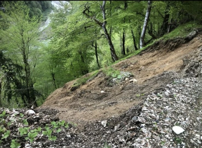 В КОДОРСКОМ УЩЕЛЬЕ СОШЕЛ СЕЛЬ :ДВИЖЕНИЕ ОГРАНИЧЕНО